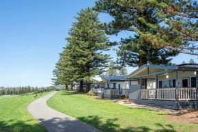  Surf Beach Holiday Park  Киама
